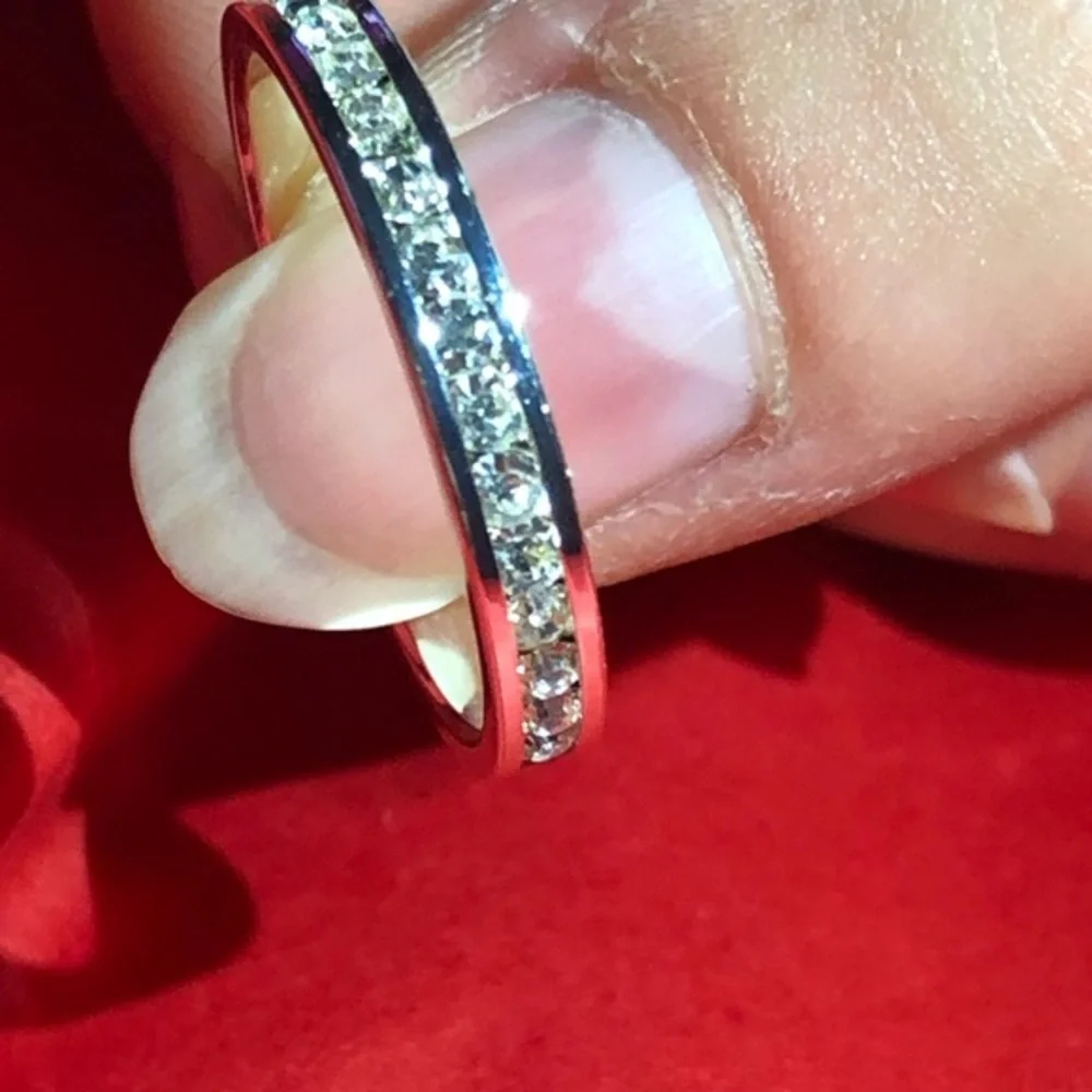 Woman’s Fashion Diamond CZ 💎 band size 8